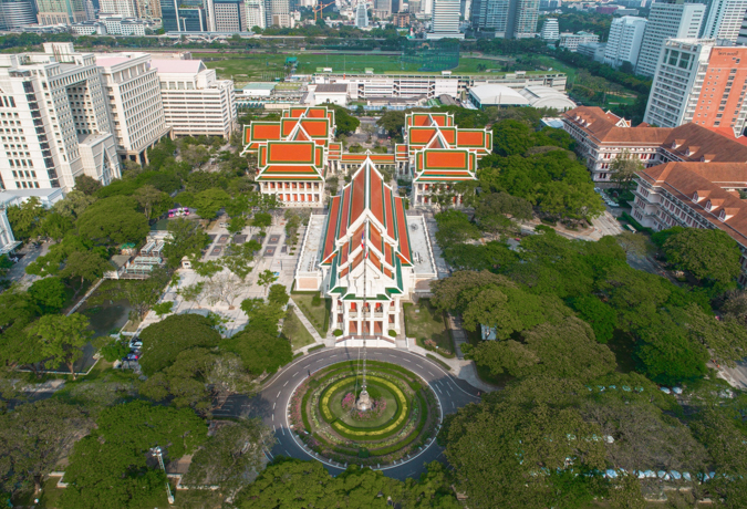 มหาวิทยาลัยในไทย จำนวนมากกระจายอยู่ตามภูมิภาคต่างๆของไทย ซึ่งแต่ละคนต่างก็เลือกเรียนตามแต่ความต้องการและการสอบเข้ามหาวิทยาลัยของแต่ละคน 